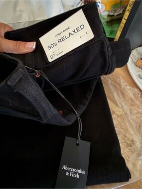 NWT Abercrombie & Fitch Black High-Rise 90's Relaxed Jeans 27 SHORT